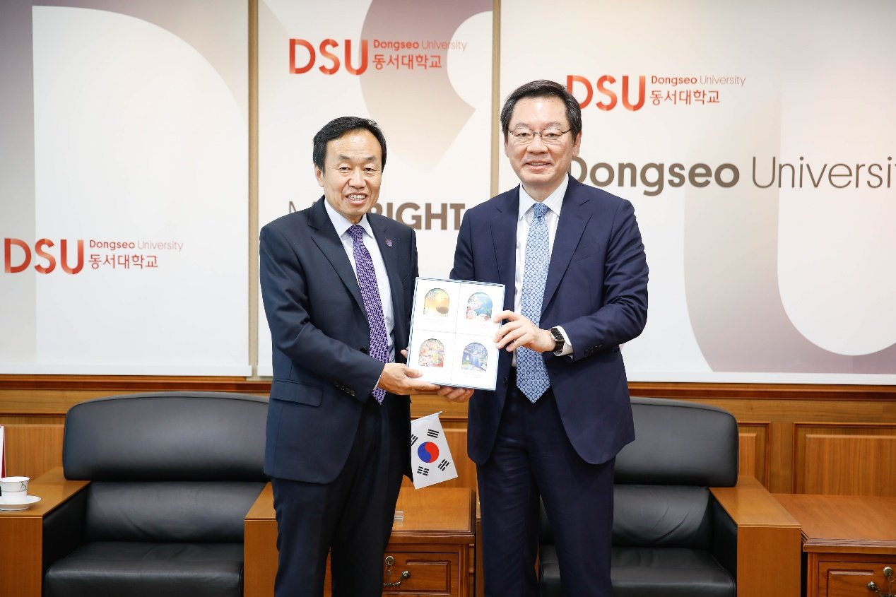并在韩国国立外交院就构建人类命运共同