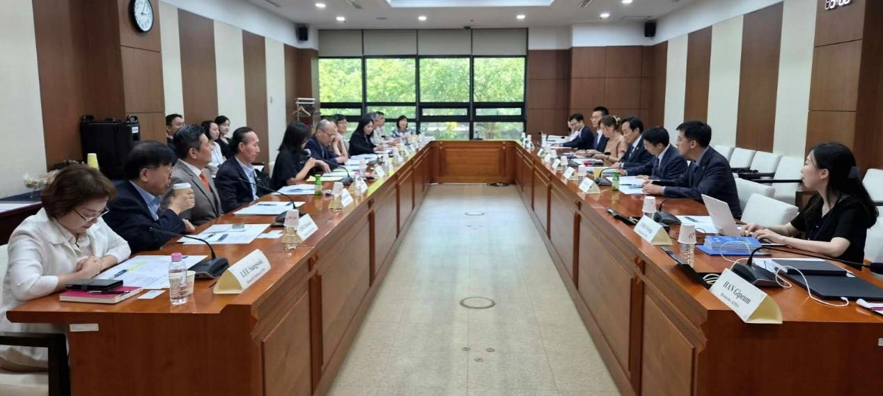 东西大学