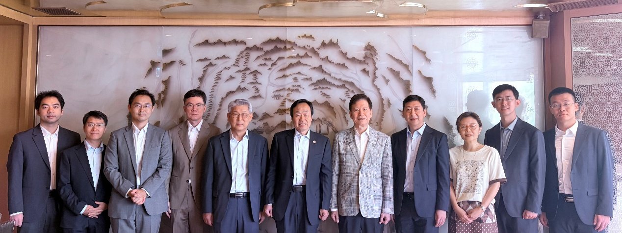 有关智库著名专家等开展交流