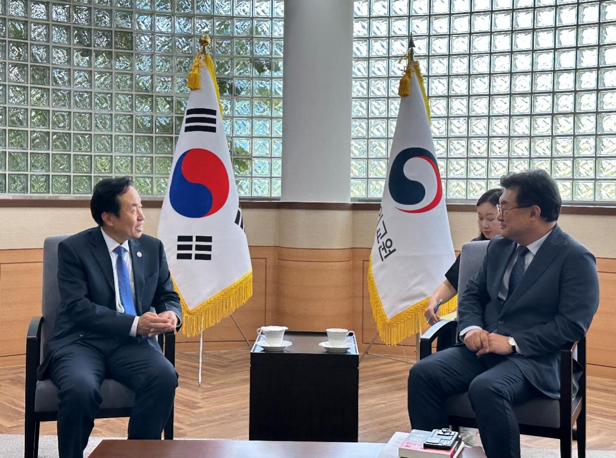 先后同韩国国立外交院